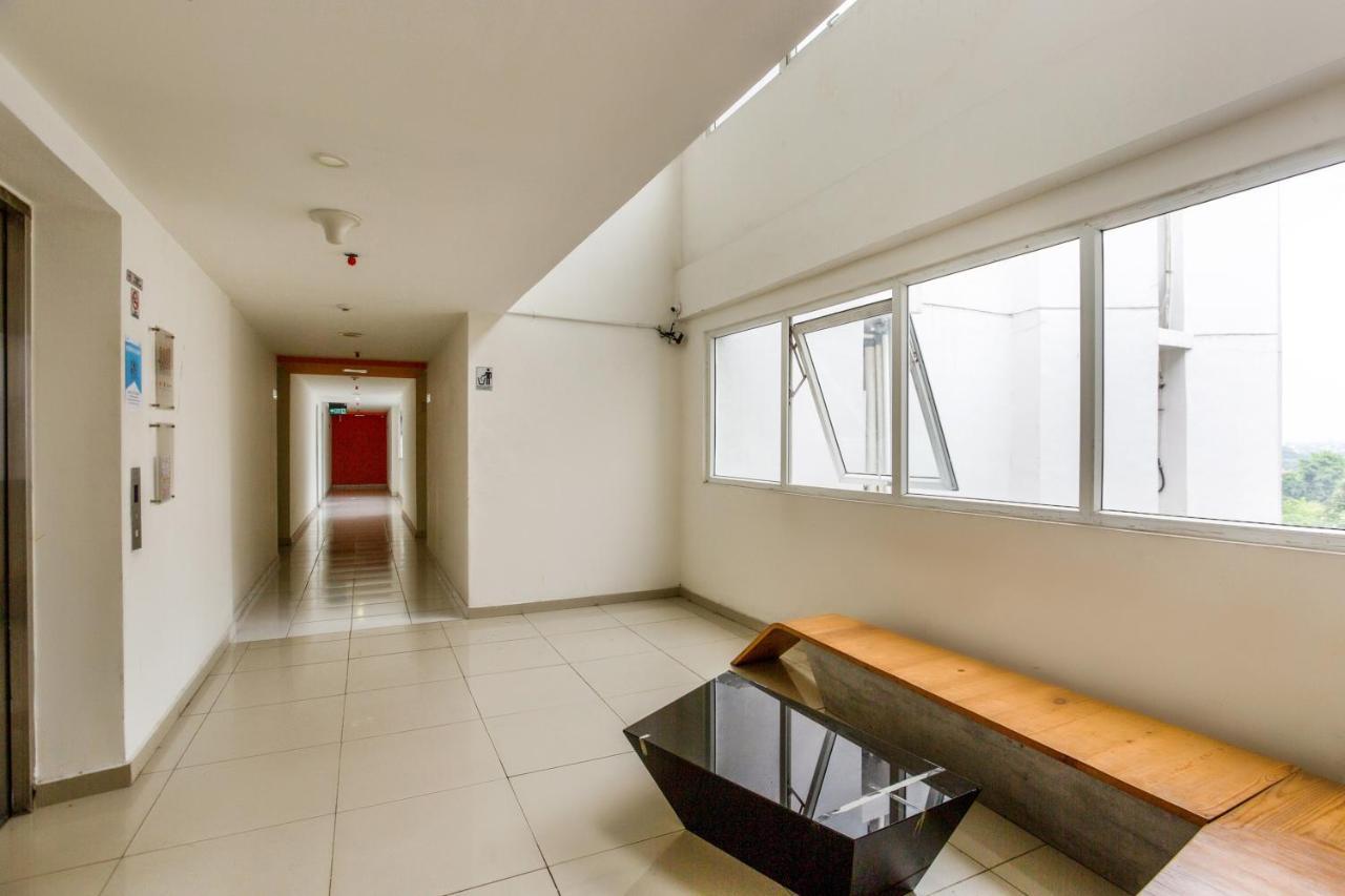 Oyo 3247 Afira Rooms Aeropolis Тангеранг Екстер'єр фото